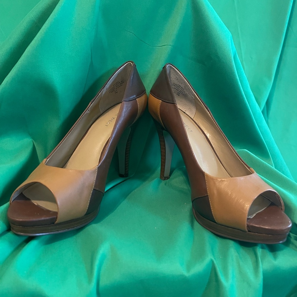 Nine West heel size 7 M